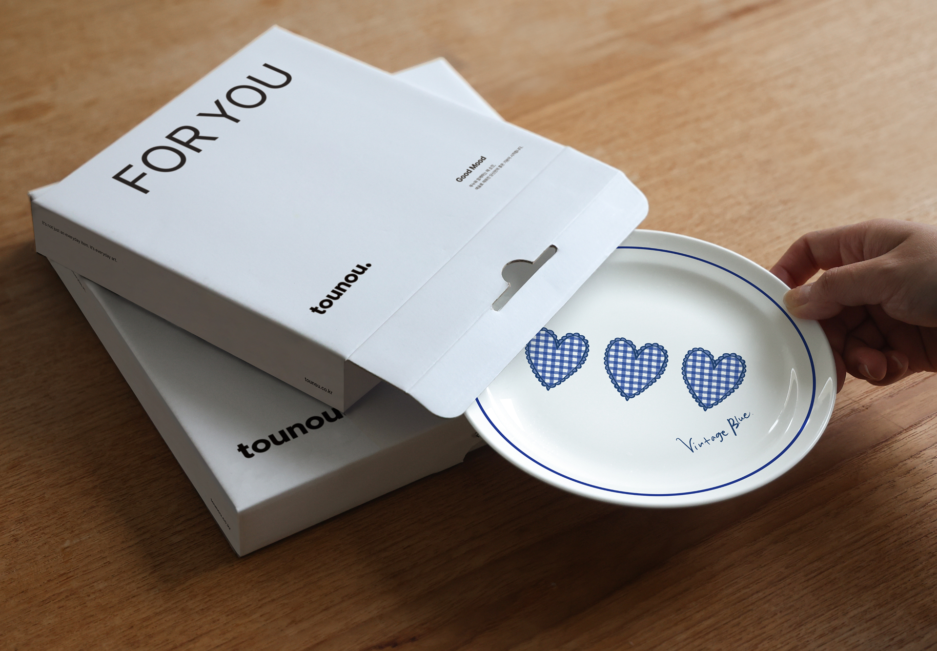빈티지 블루 접시와 기프트 박스