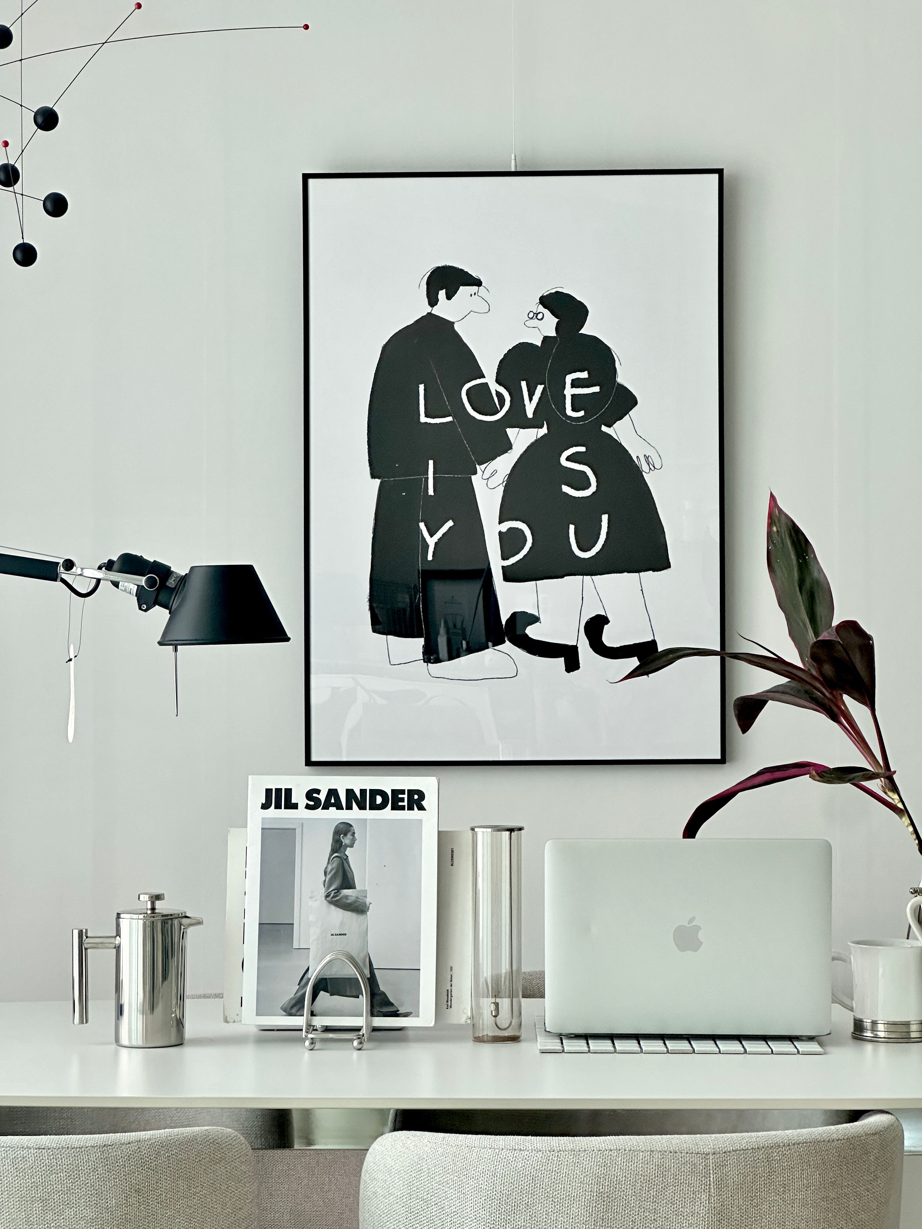 LOVE IS YOU 포스터 인테리어