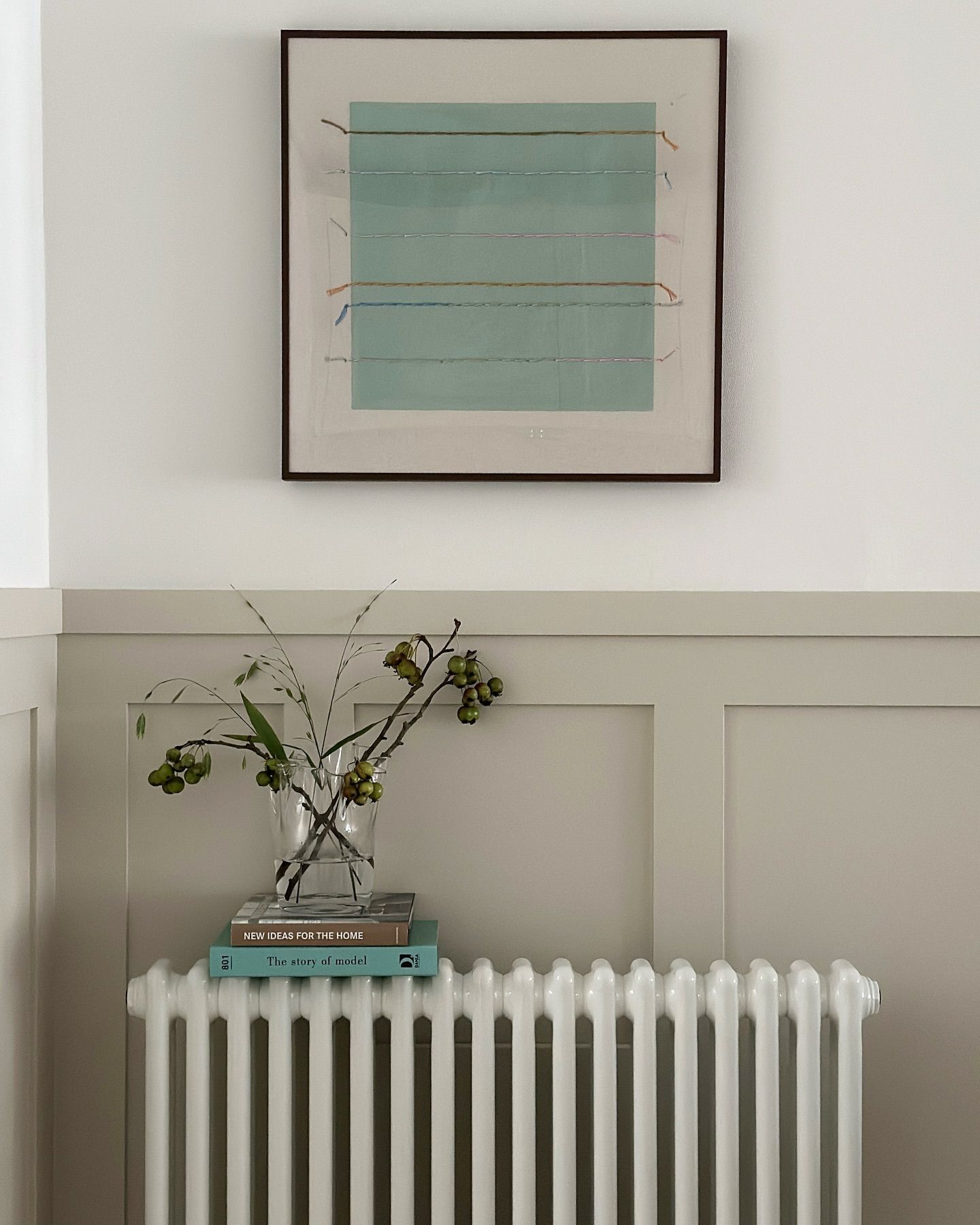 Bright Sage With Olive Line 포스터 인테리어